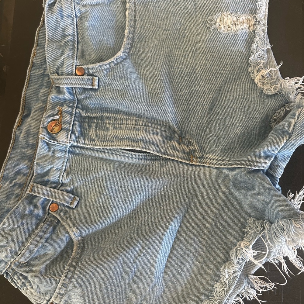 Women’s wrangler Jean shorts cut offs 28